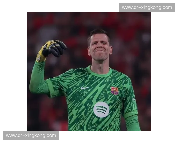 红蓝荣耀，蓝色风暴：巴萨与尼斯的绿茵传奇