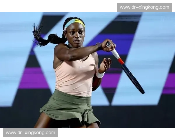 巅峰对决：阿扎伦卡与拉德万斯卡，网坛的优雅与力量交织